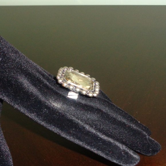 Oversized faux crystal ring- costume jewelry - Picture 10 of 11